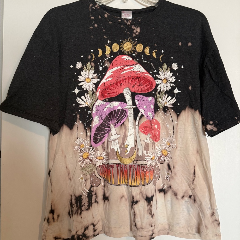 No Boundaries Black and Tan Graphic Tee